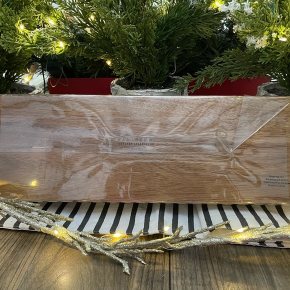 New in Box - Rae Dunn “GIVE, THANKS, LOVE” 4pc Tasting Bowl Set w/Wooden Tray - Picture 5 of 9